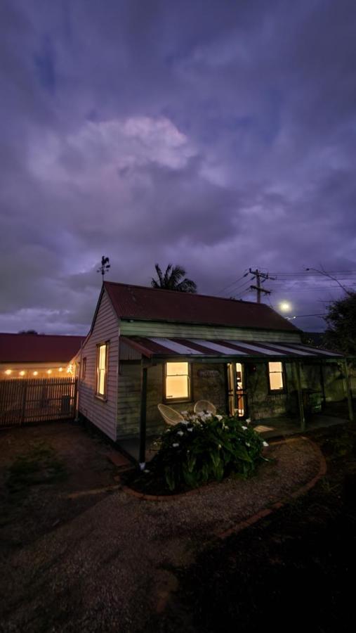 Holiday home 'pickett's Cottage' - Circa 1868 - Oldest In Knox! *
